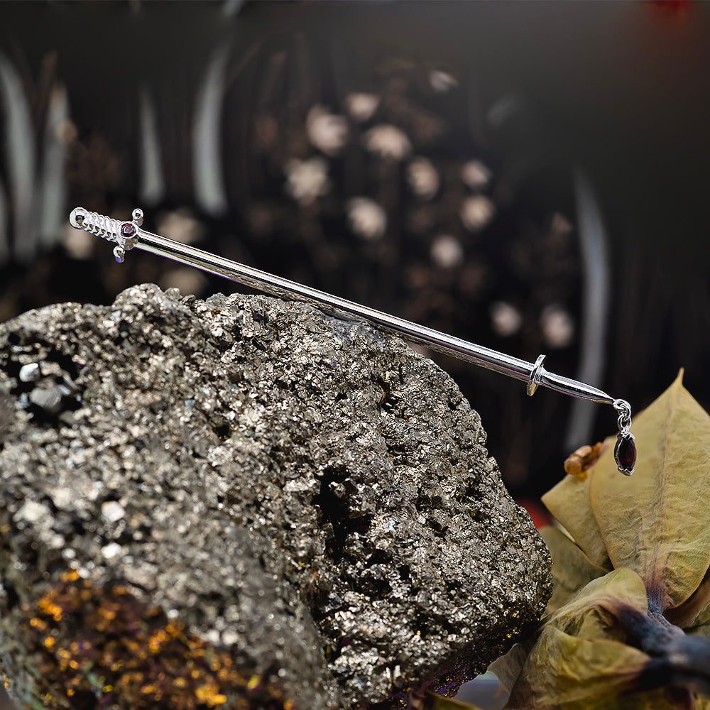 "Kiss of Death" Industrial Barbell in Gold & Platinum with Garnets