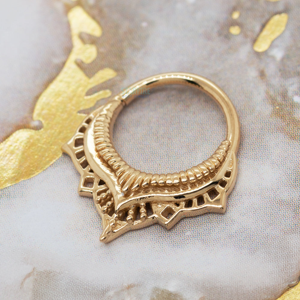 "Lily" Continuous Ring in Gold