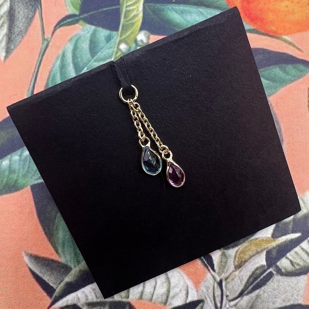 "Junto" Chain Charm in Gold with Gemstones