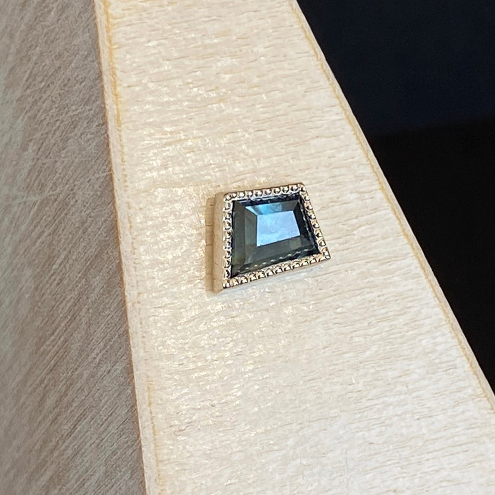 threadless: Tablet Cut Madagascar Sapphire End in Gold - 6.5mm