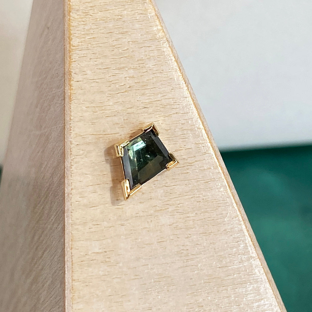 threadless: Tablet Cut Madagascar Sapphire End in Gold - 6.7mm