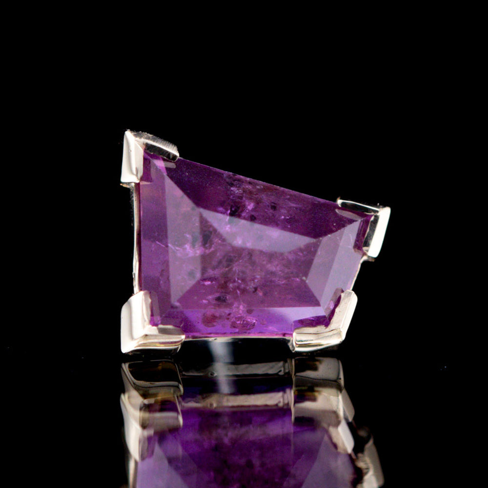 Stunning radiant geometric cut winza sapphire in 14K yellow gold prongs threadless end by Mettle and Silver