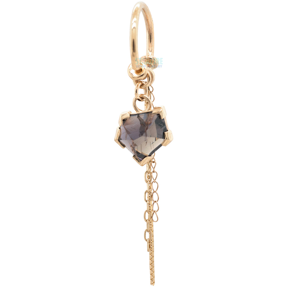 Geometric Cut Grey Umba Sapphire Seam Ring with Chains in Gold - 7mm