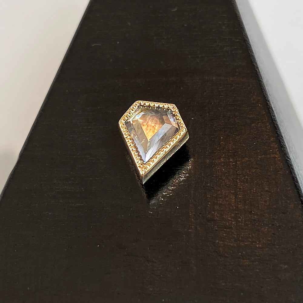 Tablet Cut Umba Sapphire Threaded End in Gold