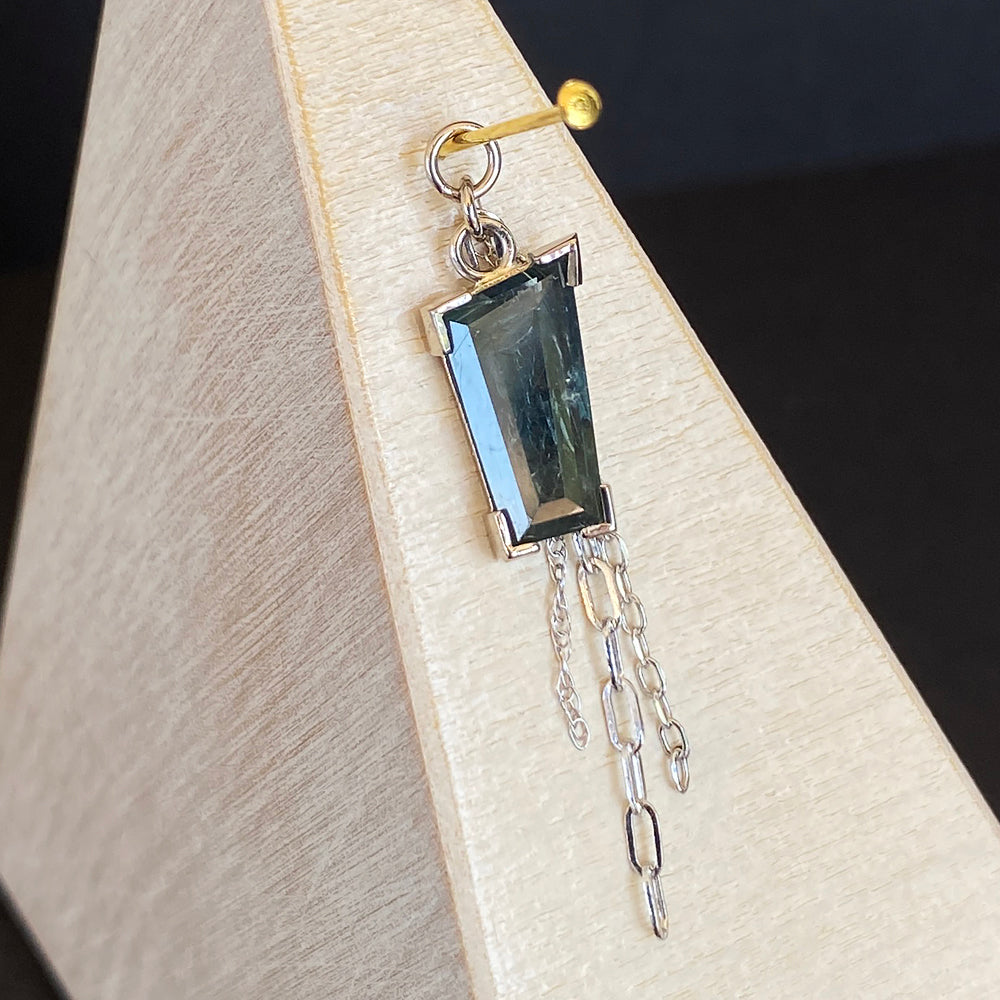 Madagascar Sapphire Chain Charm in Gold - 10.8mm