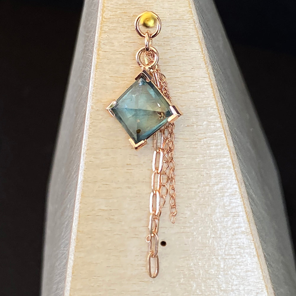 Geometric Cut Madagascar Sapphire Chain Charm in Gold - 8.6mm