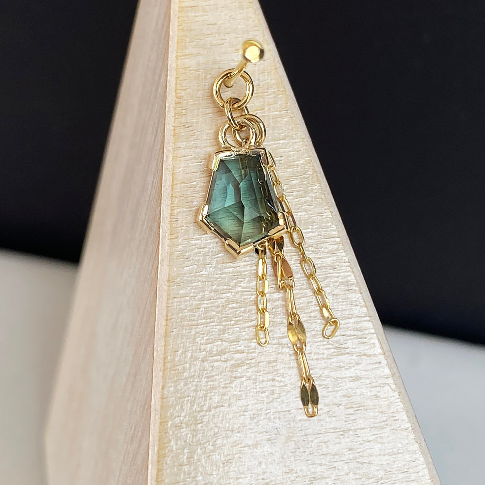Geometric Cut Madagascar Sapphire Chain Charm in Gold - 7.6mm