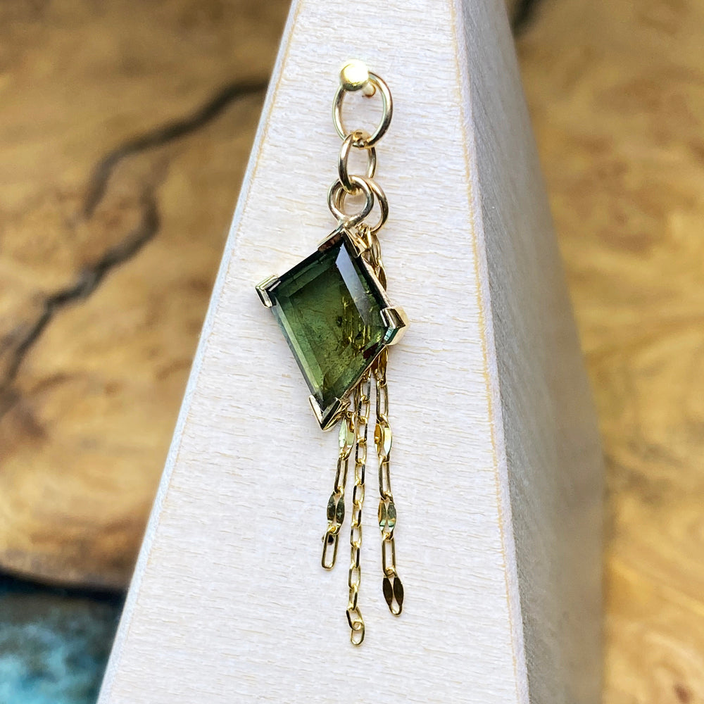 Geometric Cut Madagascar Sapphire Chain Charm in Gold - 11.5mm