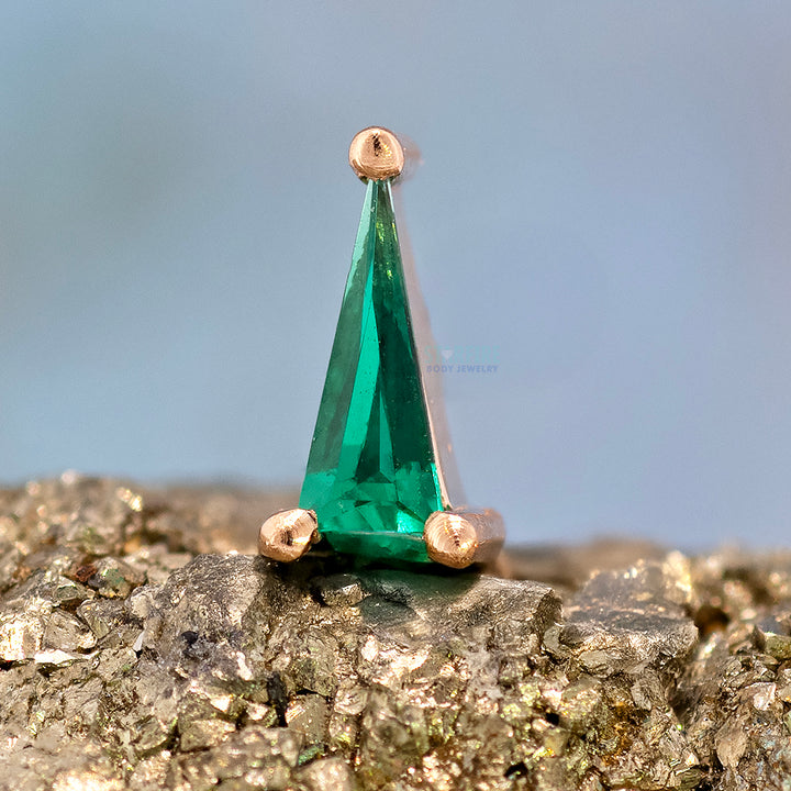 Prong-Set Pennant Threaded End in Gold with Chatham Emerald