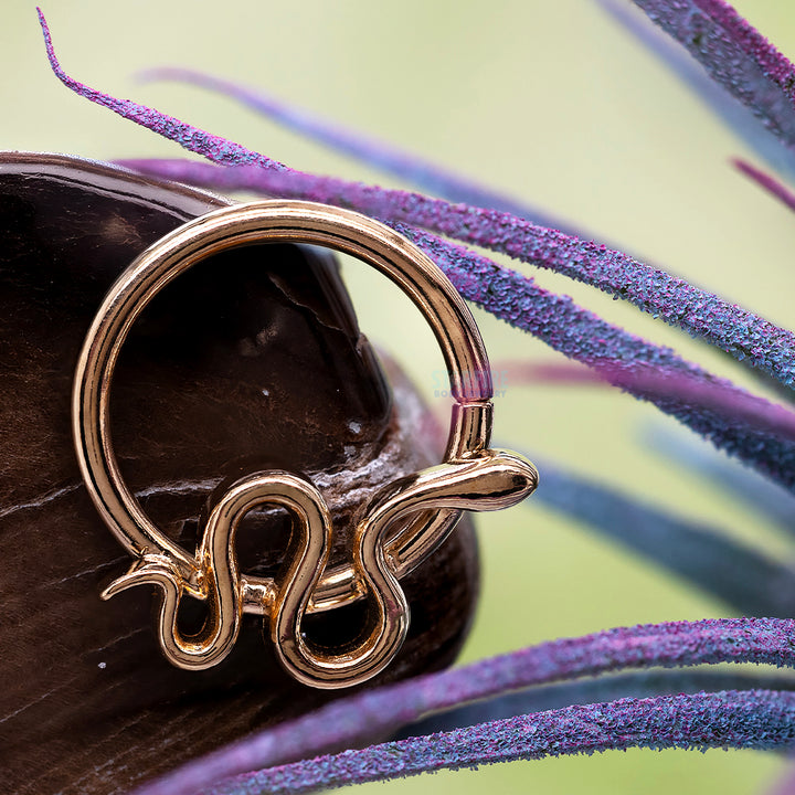 "Danger Noodle" Seam Ring in Gold