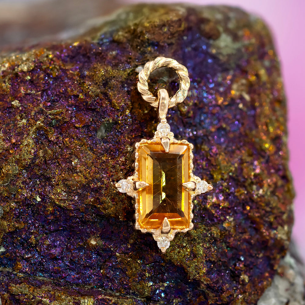 "Bette" Charm in Gold with Gemstone