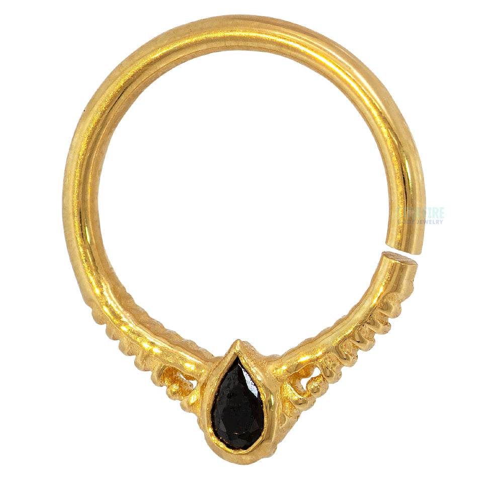 "Pema" Seam Ring in Gold with Brilliant-Cut Gems