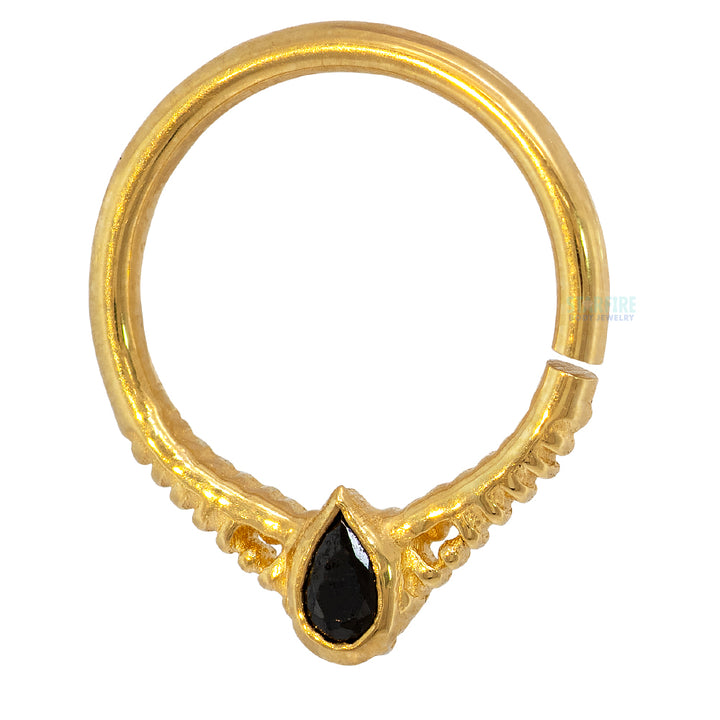 "Pema" Seam Ring in Gold with Brilliant-Cut Gems