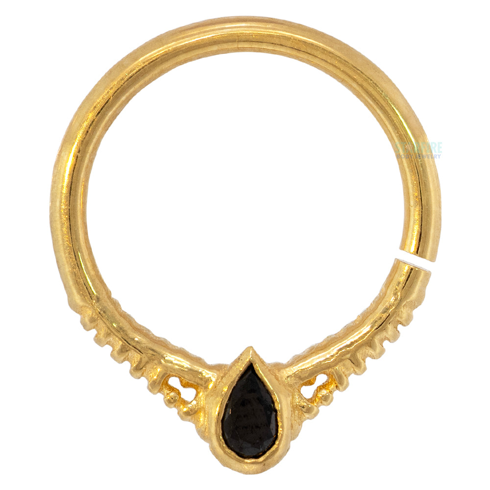 "Pema" Seam Ring in Gold with Brilliant-Cut Gems