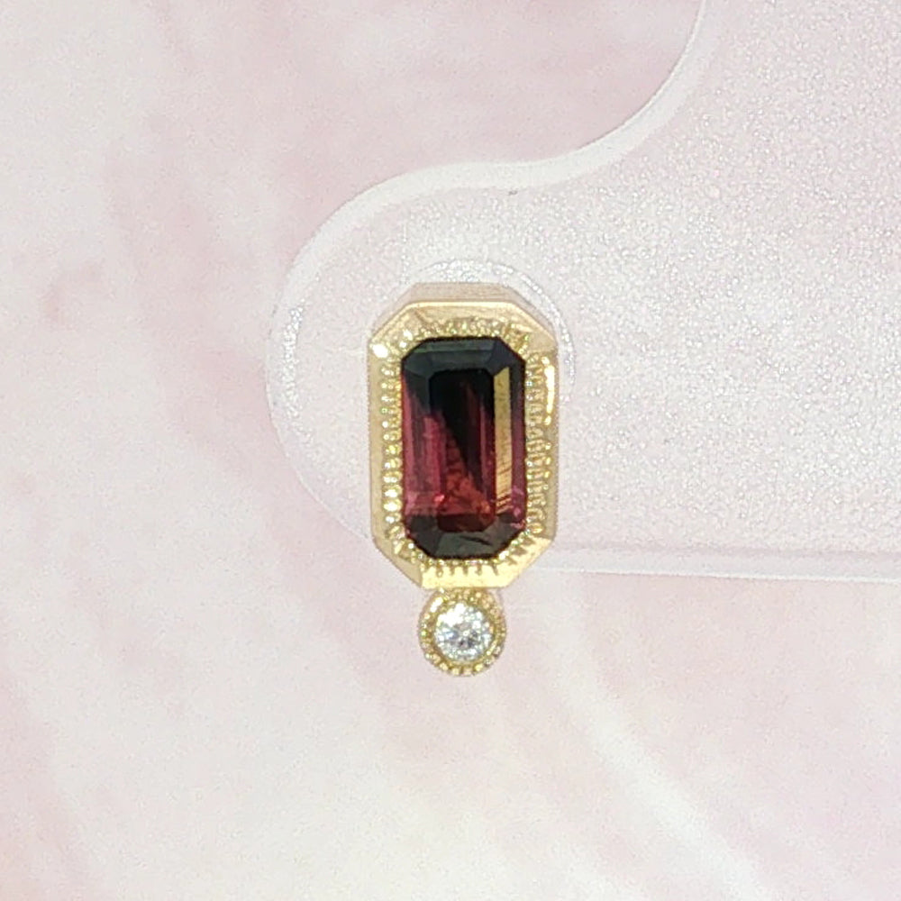 threadless: Milgrain Bezel End in Gold with Emerald Cut Winza Sapphire and Diamond